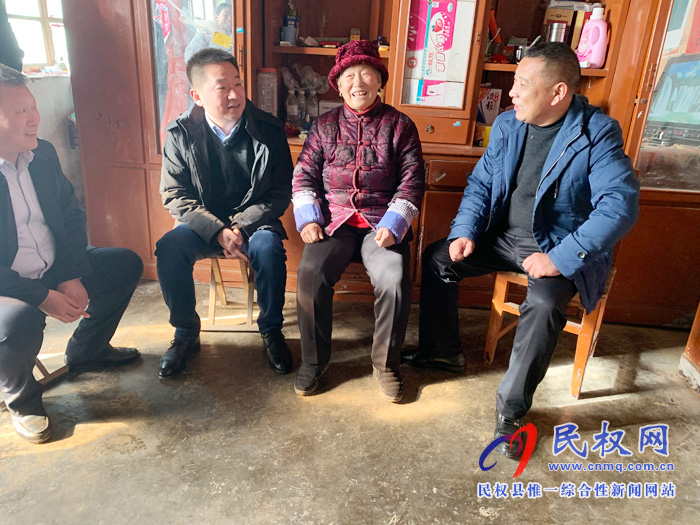 縣委常委、縣委辦公室主任孟亞松走訪慰問低保戶