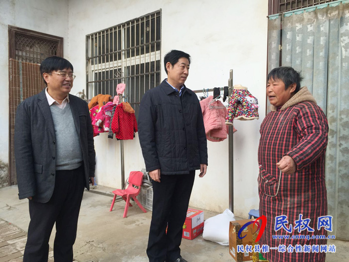 縣委常委、宣傳部長屠志遠(yuǎn)一行到莊子鎮(zhèn)走訪慰問貧困戶