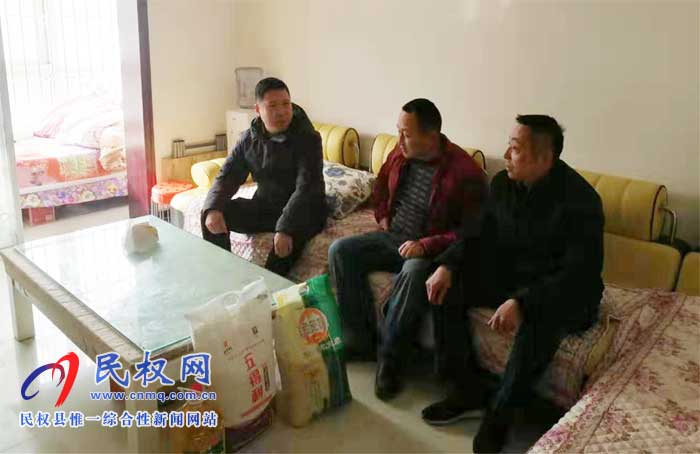 民權(quán)縣道路運輸服務(wù)中心開展走訪慰問“身邊好人”活動 民權(quán)縣道路運輸服務(wù)中心開展走訪慰問“身邊好人”活動