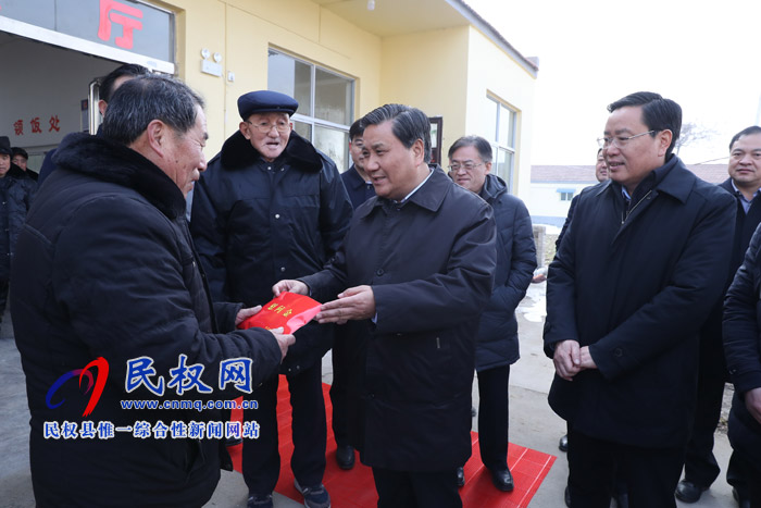 副省長武國定到我縣慰問困難群眾和駐村工作隊員 副省長武國定到我縣慰問困難群眾和駐村工作隊員