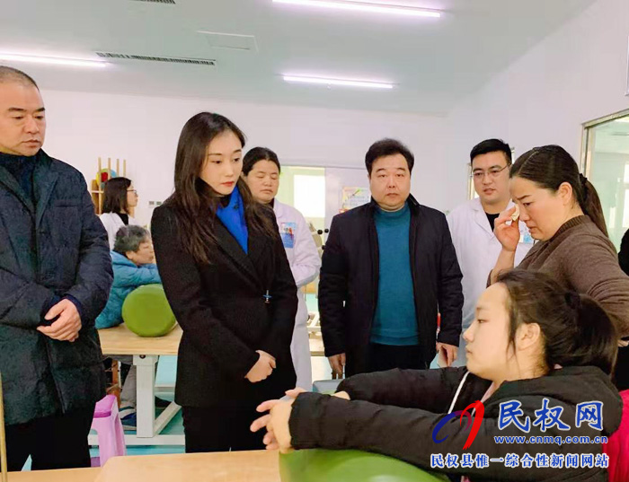 副縣長(zhǎng)朱琳春節(jié)慰問(wèn)文化廣電旅游局困難職工