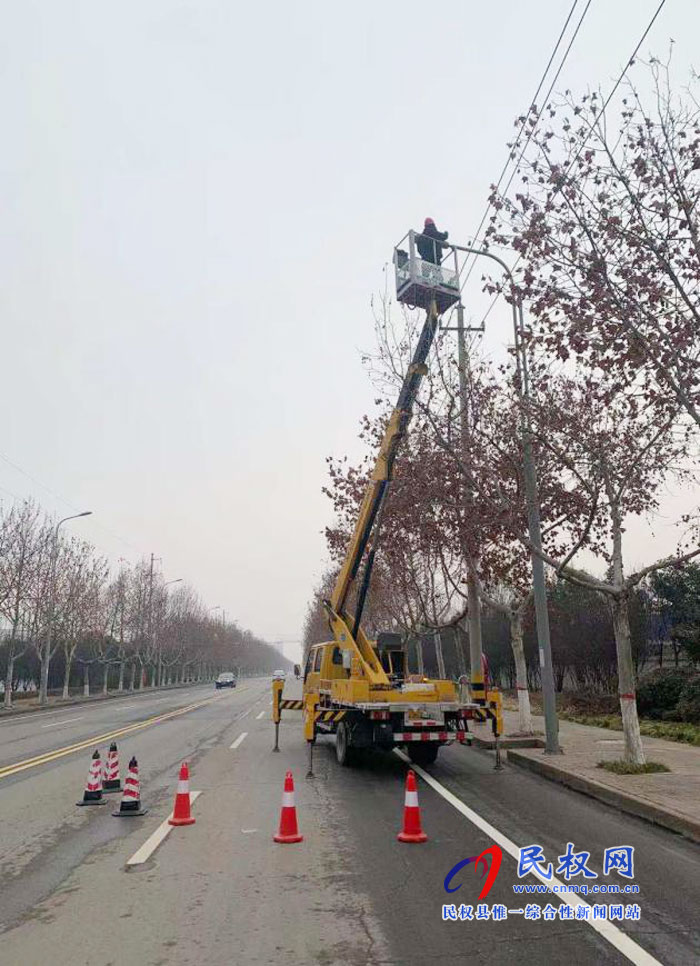 路燈所加強(qiáng)對路燈設(shè)施的安全排查及檢修 路燈所加強(qiáng)對路燈設(shè)施的安全排查及檢修