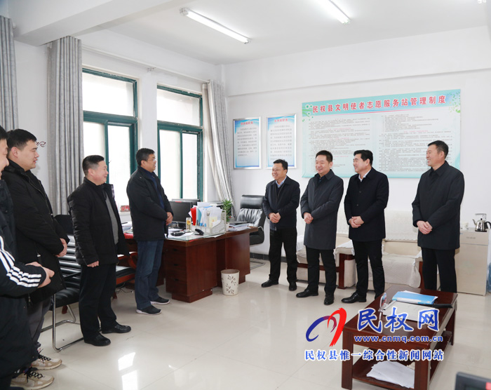 縣委常委、縣委辦公室主任孟亞松看望慰問(wèn)春節(jié)期間值班人員