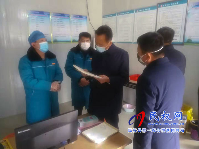 縣委常委、副縣長信木祥人和鎮(zhèn)督導(dǎo)新型冠狀病毒感染的肺炎疫情防控工作