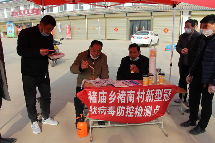 褚廟鄉(xiāng)：暖心快餐店為執(zhí)勤一線送來(lái)慰問(wèn)飯