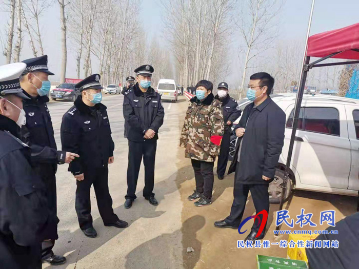縣公安局局長(zhǎng)譚振起到王莊寨鎮(zhèn)督導(dǎo)疫情防控工作慰問一線民警 縣公安局局長(zhǎng)譚振起到王莊寨鎮(zhèn)督導(dǎo)疫情防控工作慰問一線民警