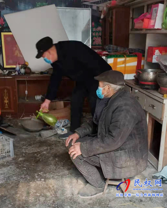 疫情面前:他堅持做到退休不退崗 疫情面前:他堅持做到退休不退崗