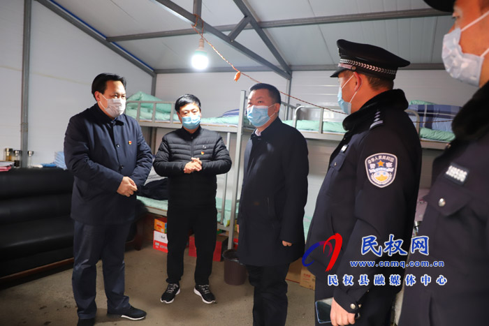 市委常委、政法委書(shū)記牛亞?wèn)|到鄭民高速疫情檢測(cè)點(diǎn)調(diào)研疫情防控工作