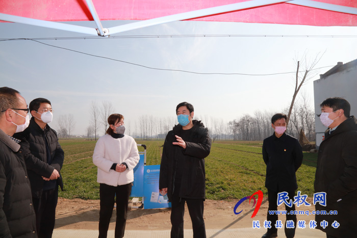 縣委常委、宣傳部長屠志遠(yuǎn)看望慰問堅守疫情防控一線工作人員