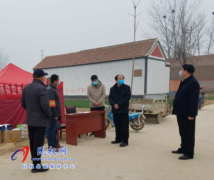 縣總工會(huì)瞿志君到白云寺鎮(zhèn)慰問(wèn)村級(jí)疫情檢測(cè)卡點(diǎn) 縣總工會(huì)瞿志君到白云寺鎮(zhèn)慰問(wèn)村級(jí)疫情檢測(cè)卡點(diǎn)