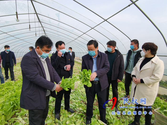 市人大常委會(huì)副主任、縣委書(shū)記姬脈常調(diào)研扶貧車間復(fù)工復(fù)產(chǎn)和春耕工作
