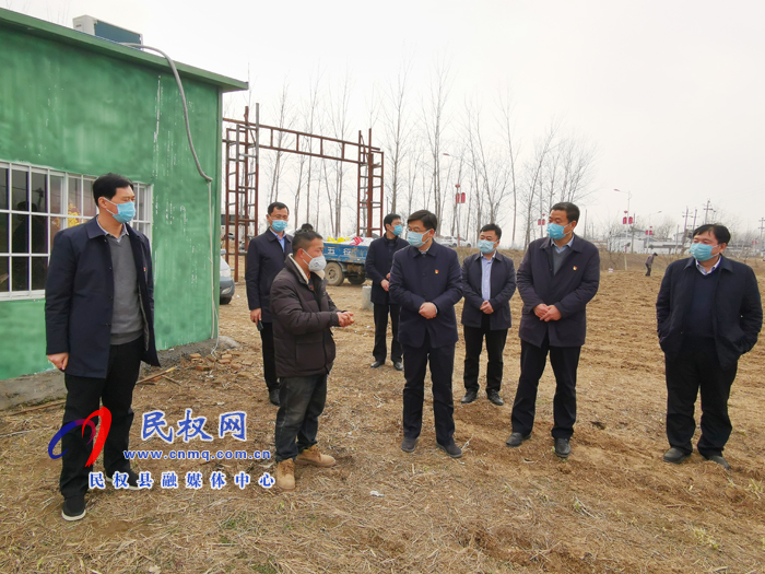 縣委副書記、縣長張團(tuán)結(jié)調(diào)研春耕工作和企業(yè)、扶貧車間復(fù)產(chǎn)復(fù)工工作
