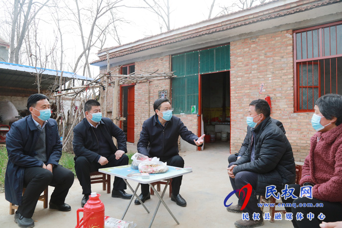 市人大常委會副主任、縣委書記姬脈常看望慰問民權(quán)籍醫(yī)療隊(duì)員的家屬