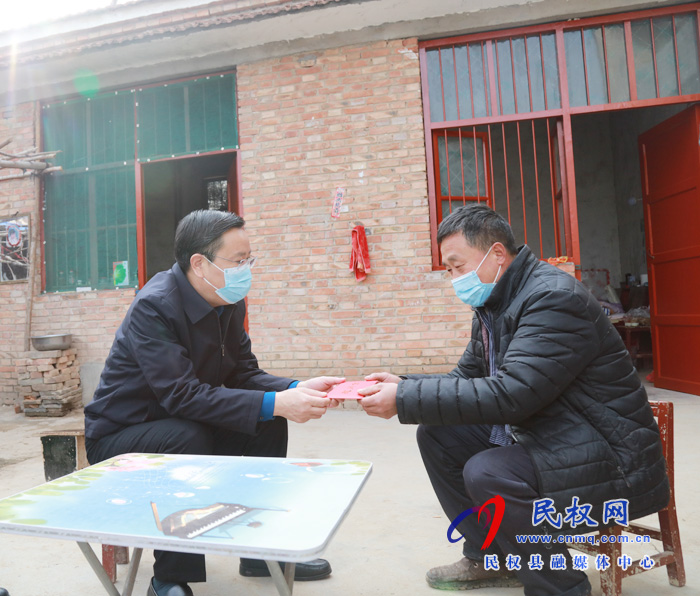 市人大常委會副主任、縣委書記姬脈?？赐繂柮駲?quán)籍醫(yī)療隊(duì)員的家屬
