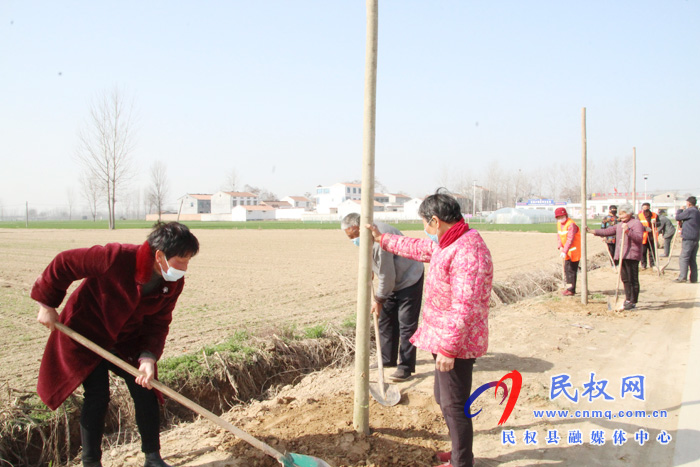 花園鄉(xiāng):春來植樹綠家園 花園鄉(xiāng):春來植樹綠家園