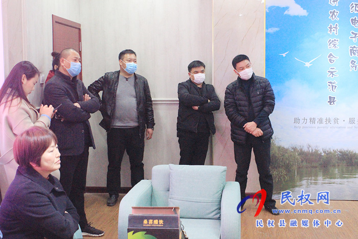 縣委常委、副縣長房季變身網(wǎng)絡主播 帶貨不輸網(wǎng)紅