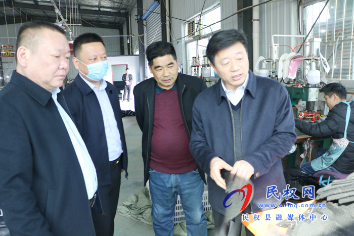 縣委群工部部長陳鴻志到伯黨鄉(xiāng)督導查看扶貧工作 縣委群工部部長陳鴻志到伯黨鄉(xiāng)督導查看扶貧工作