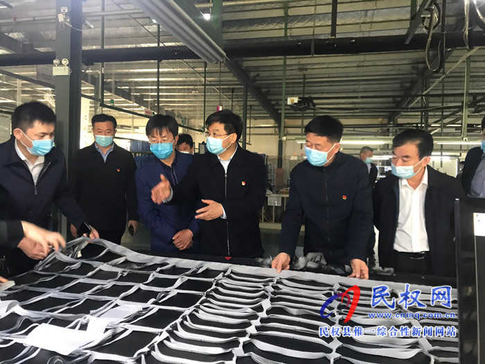 縣委副書記、縣長張團(tuán)結(jié)查看在建項目和出口創(chuàng)匯企業(yè)運(yùn)行情況