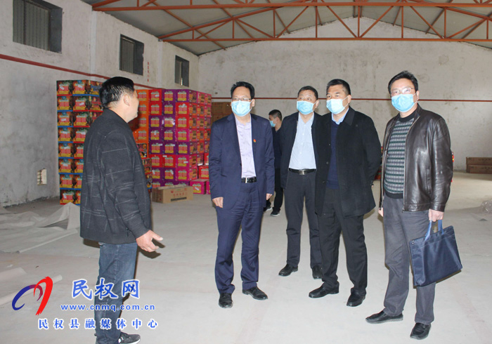 縣委常委、常務(wù)副縣長李啟峰調(diào)研我縣煙花爆竹去庫存清零工作