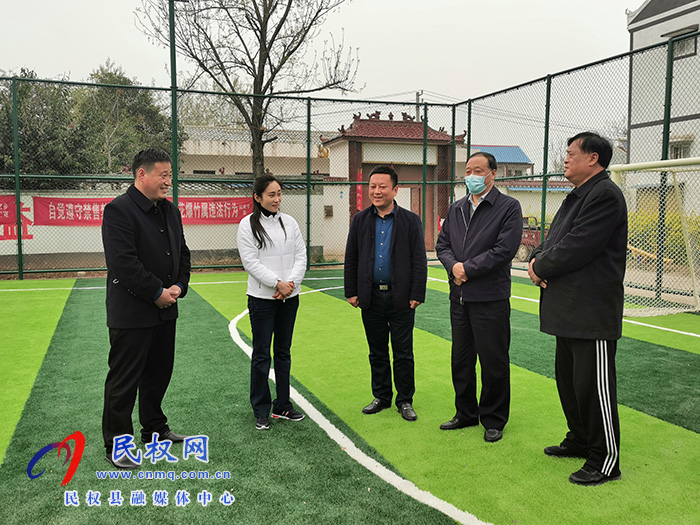 副縣長朱琳查看社會(huì)足球場建設(shè)進(jìn)展和學(xué)校疫情防控情況 副縣長朱琳查看社會(huì)足球場建設(shè)進(jìn)展和學(xué)校疫情防控情況