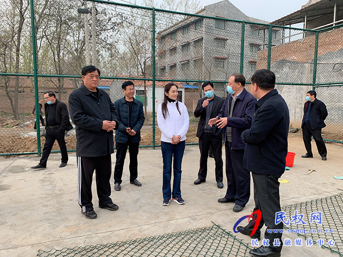 副縣長朱琳查看社會(huì)足球場建設(shè)進(jìn)展和學(xué)校疫情防控情況 副縣長朱琳查看社會(huì)足球場建設(shè)進(jìn)展和學(xué)校疫情防控情況