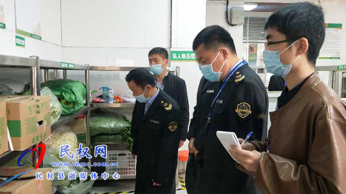 民權(quán)縣花園鄉(xiāng)食品藥品監(jiān)督管理所檢查學(xué)校食堂安全 民權(quán)縣花園鄉(xiāng)食品藥品監(jiān)督管理所檢查學(xué)校食堂安全