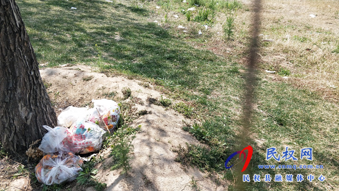 【不文明行為曝光臺(tái)】市民觀景不文明 城市環(huán)境“小受傷”