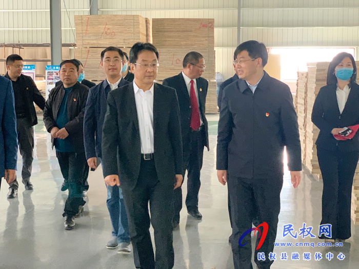 省高級法院黨組書記、院長胡道才一行到孟莊村開展扶貧慰問及調(diào)研工作
