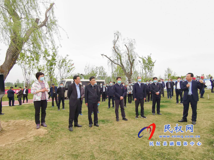 市委書記王戰(zhàn)營、市長(zhǎng)張建慧帶隊(duì)觀摩點(diǎn)評(píng)民權(quán)縣重點(diǎn)工作