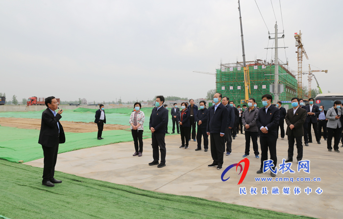 市委書記王戰(zhàn)營、市長(zhǎng)張建慧帶隊(duì)觀摩點(diǎn)評(píng)民權(quán)縣重點(diǎn)工作