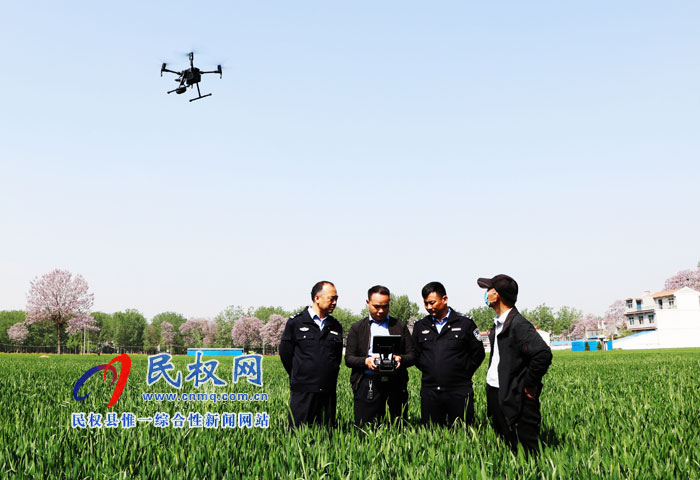 無人機(jī)撒下“天網(wǎng)” 毒罌粟無處遁形 無人機(jī)撒下“天網(wǎng)” 毒罌粟無處遁形