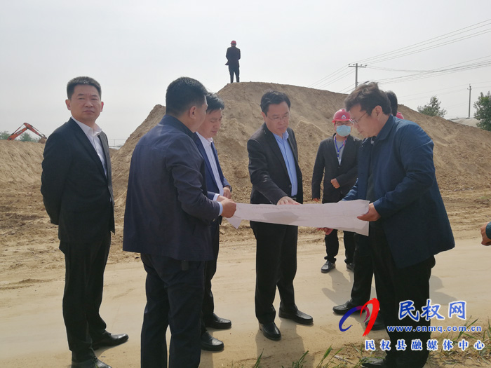 市人大常委會(huì)副主任、縣委書記姬脈常調(diào)研督導(dǎo)脫貧攻堅(jiān)工作