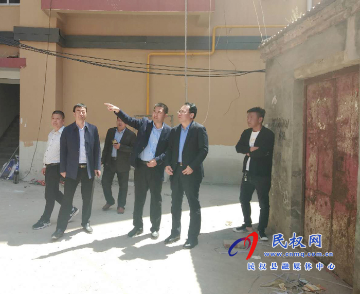 縣委常委、常務(wù)副縣長李啟峰調(diào)研老舊小區(qū)改造項目