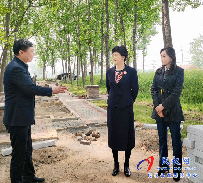 縣領導周燕、朱琳到老顏集鄉(xiāng)督導產業(yè)園、森林游園建設