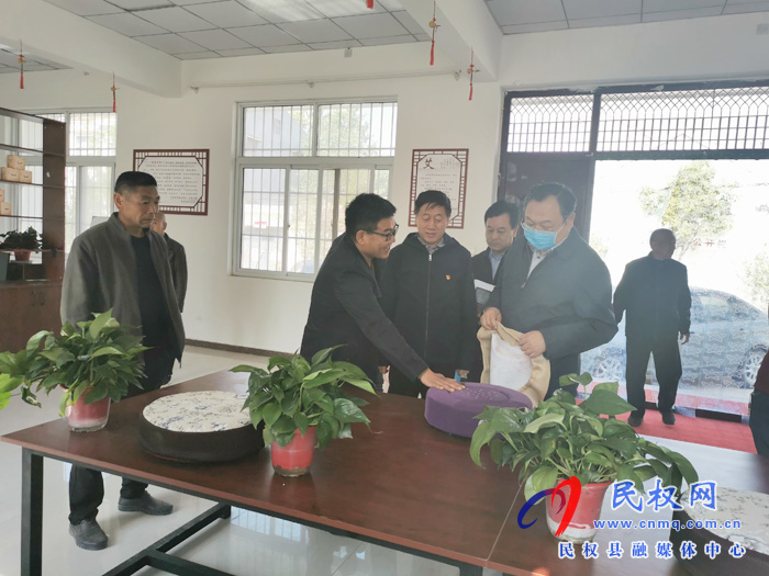 市委常委、常務(wù)副市長吳祖明深入龍?zhí)伶?zhèn)邢莊村開展“三?五”基層工作日活動
