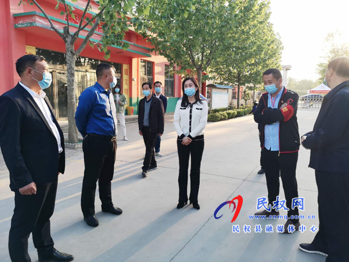 副縣長朱琳查看學(xué)校疫情防控和校園安全工作 副縣長朱琳查看學(xué)校疫情防控和校園安全工作