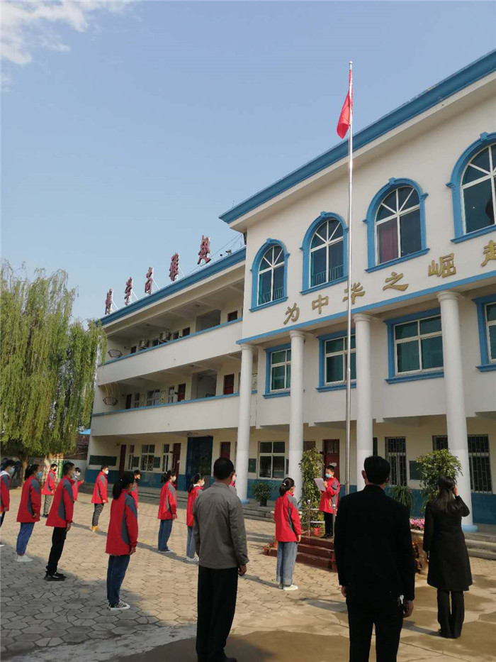 民權(quán)縣第三小學(xué)新學(xué)期第一天順利開學(xué)