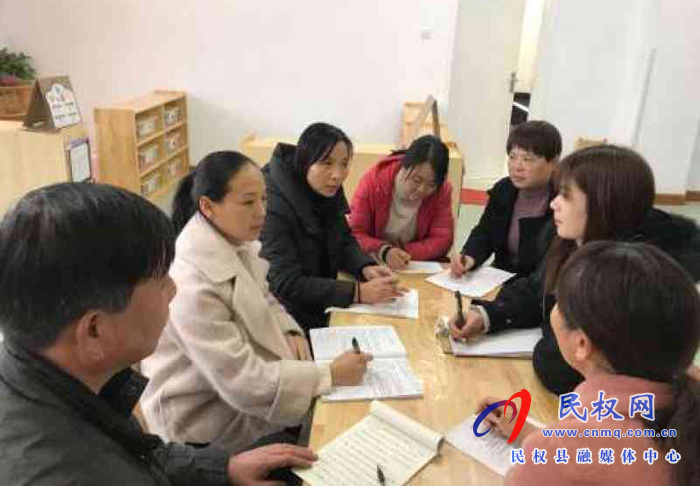 民權(quán)縣幼兒園蔣麗麗、李青老師分別被省教育廳評為中原名師工作室省級名師和省級骨干教師榮譽稱號