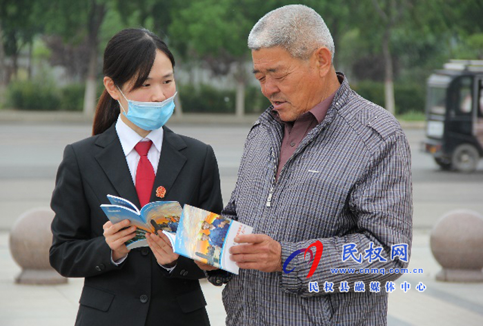 民權法院開展農(nóng)民工維權宣傳活動 民權法院開展農(nóng)民工維權宣傳活動