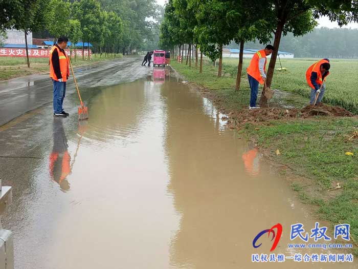 民權縣農村公路管理所雨后忙整改公路隱患 民權縣農村公路管理所雨后忙整改公路隱患
