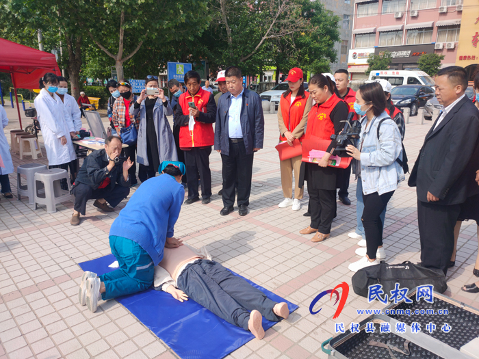 助力疫情防控·紅十字救在身邊——民權(quán)縣開展紀(jì)念第73個(gè)“國際紅十字日”宣傳活動(dòng) 助力疫情防控·紅十字救在身邊——民權(quán)縣開展紀(jì)念第73個(gè)“國際紅十字日”宣傳活動(dòng)