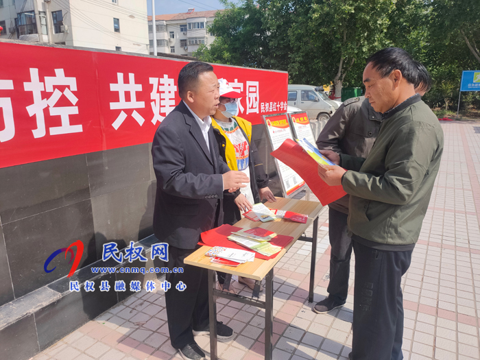 助力疫情防控·紅十字救在身邊——民權(quán)縣開展紀(jì)念第73個(gè)“國際紅十字日”宣傳活動(dòng) 助力疫情防控·紅十字救在身邊——民權(quán)縣開展紀(jì)念第73個(gè)“國際紅十字日”宣傳活動(dòng)