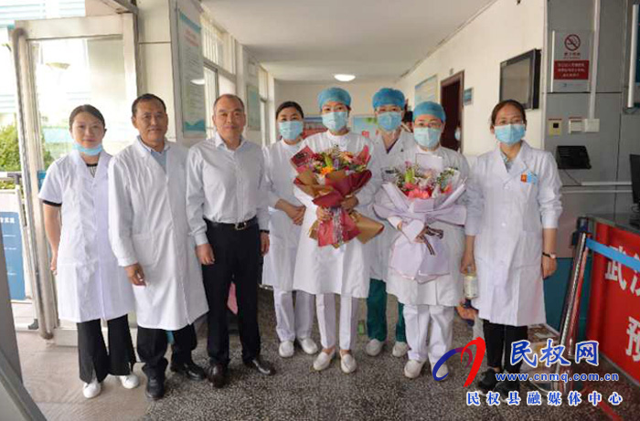 512國際護士節(jié)院領(lǐng)導(dǎo)慰問白衣天使 512國際護士節(jié)院領(lǐng)導(dǎo)慰問白衣天使