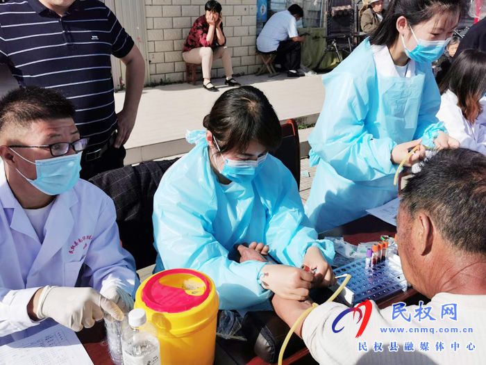 健康體檢進社區(qū)免費服務暖人心 健康體檢進社區(qū)免費服務暖人心