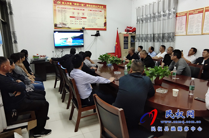 老顏集鄉(xiāng)集中收看大型電視政論片《雄關》