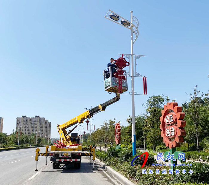城管局路燈所加強(qiáng)防汛期間路燈設(shè)施的維修、維護(hù)