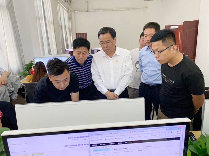 市人大常委會(huì)副主任、縣委書記姬脈常調(diào)研指導(dǎo)我縣跨境電商產(chǎn)業(yè)發(fā)展工作