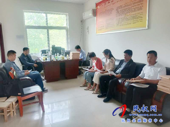 民權(quán)縣市場(chǎng)監(jiān)管局開(kāi)展“結(jié)對(duì)幫扶”貧困戶活動(dòng) 民權(quán)縣市場(chǎng)監(jiān)管局開(kāi)展“結(jié)對(duì)幫扶”貧困戶活動(dòng)