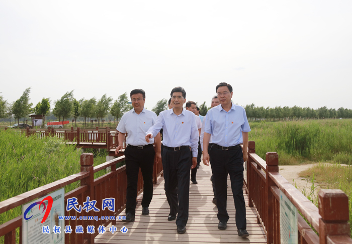 市委書記王戰(zhàn)營巡河檢查防汛工作 市委書記王戰(zhàn)營巡河檢查防汛工作