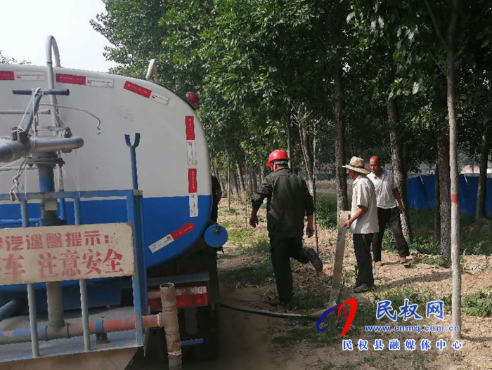 王橋鎮(zhèn)積極組織開(kāi)展為綠化樹(shù)澆水活動(dòng) 王橋鎮(zhèn)積極組織開(kāi)展為綠化樹(shù)澆水活動(dòng)